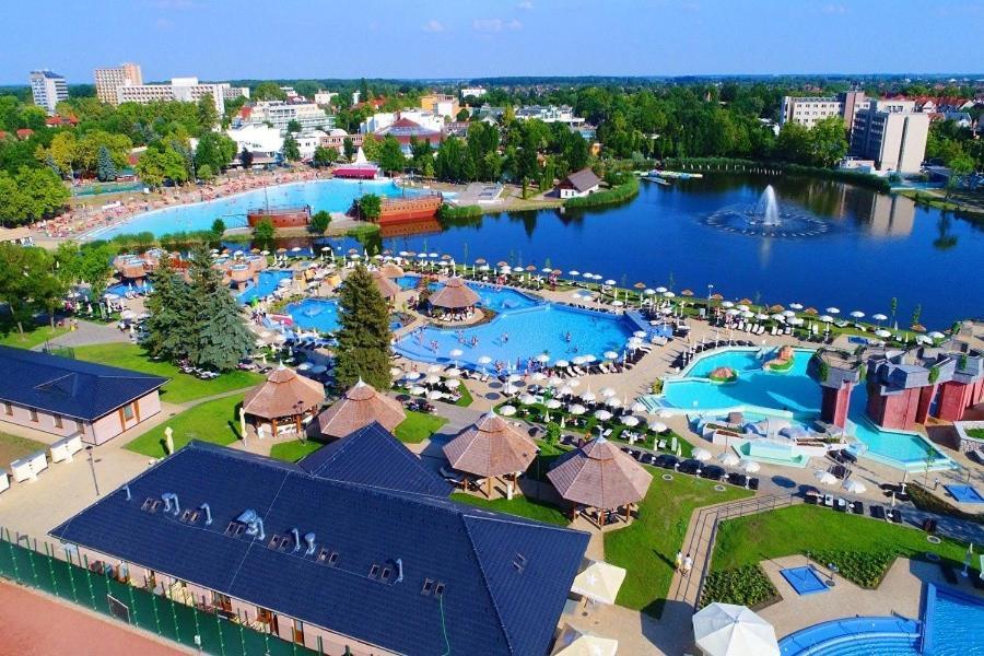Lexi Apartman Apartment Hajduszoboszlo Ngoại thất bức ảnh